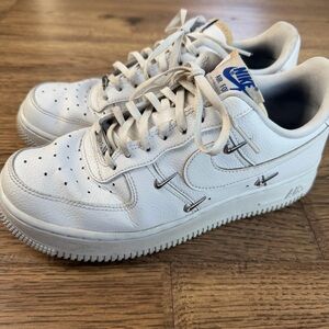 Nike Women's AIR FORCE 1 07 LX Leather Multi Logo Low Sneakers Size 8